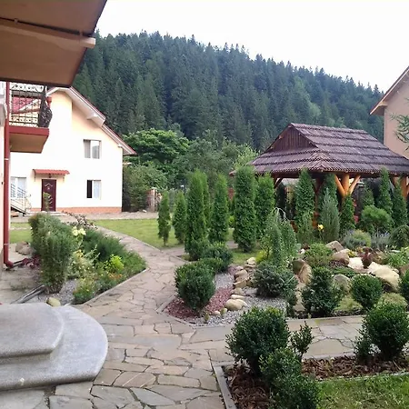 Деревянный коттедж Zoriana